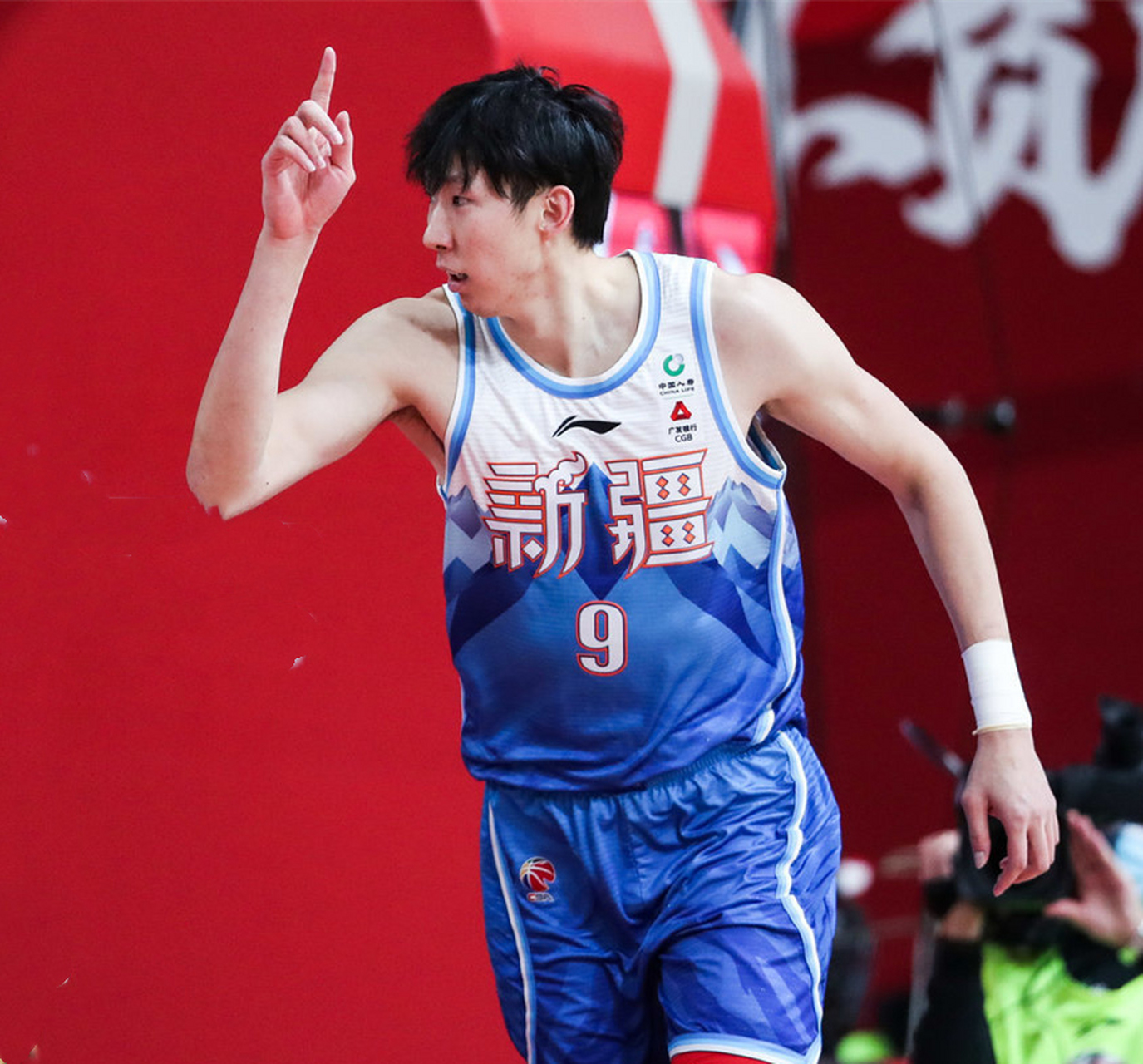 赛后突围战来临，新疆广汇围绕欧超杯复出首秀，引发热议，训练强度明显提升